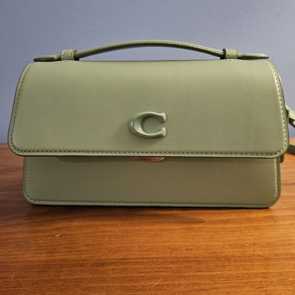 Coach Juno bag in pistachio!